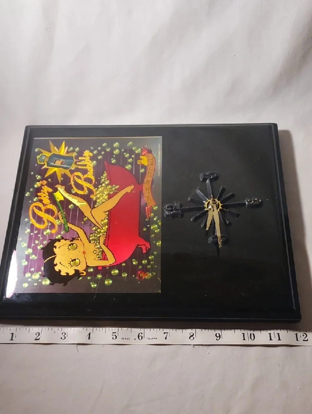 Vintage 1998 Betty Boop Bubbles Wall Clock Collectible